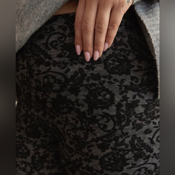 NWT 2X Petite Penningtons Lace Jacquard Black and Gray Leggings - Picture 4 of 9